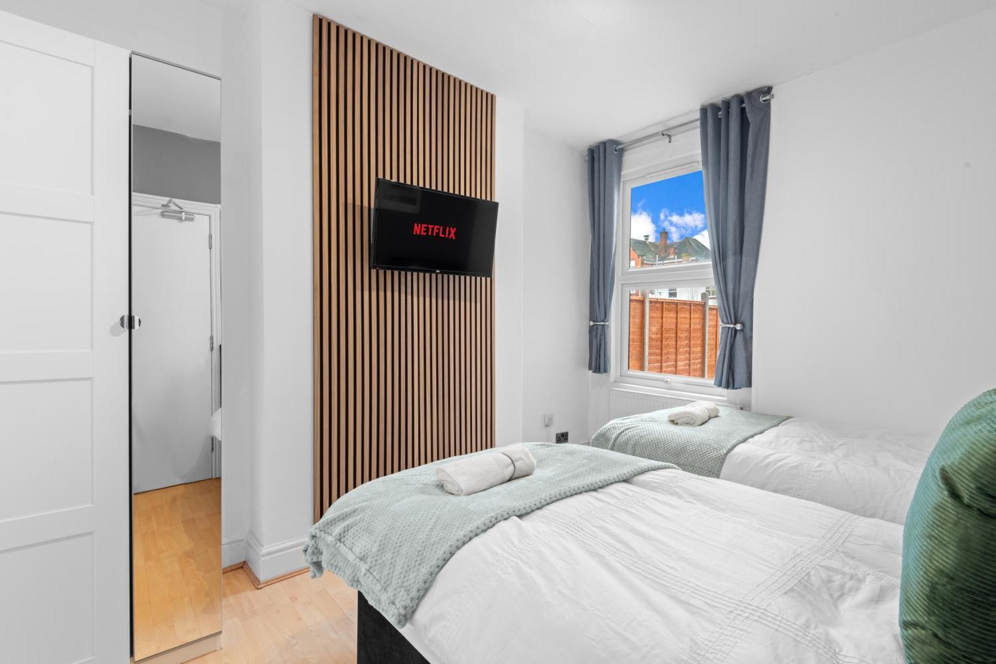Amazing, Spacious 4br Home: Weekly Or Monthly Holiday home *